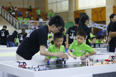 教育科技賦能，專業機器人競賽師團隊成立，引領青少年科技競技新浪潮